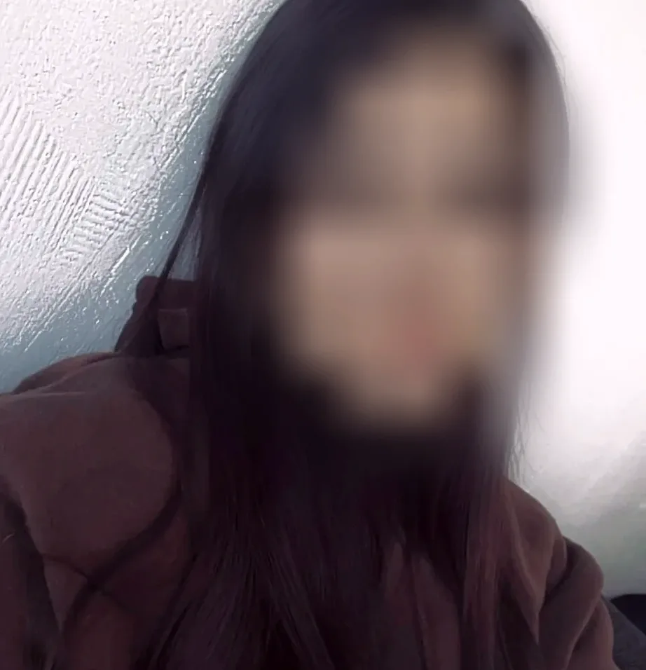Sara, 21